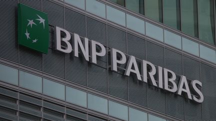 Le logo de BNP Paribas, sur un immeuble de Singapour, le 20 avril. (EYEPRESS NEWS / AFP)