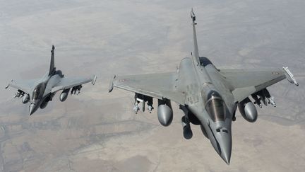 &nbsp; (Deux rafales survolent l'Irak, où la France est déjà engagée depuis le 19 septembre 2014 © SIPA)