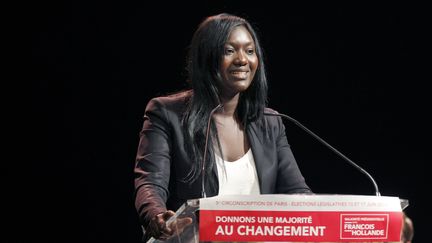 Seybah Dagoma lors de sa campagne pour les l&eacute;gislatives, le 4 juin 2012 &agrave; Paris. (FRANÇOIS GUILLOT / AFP PHOTO)