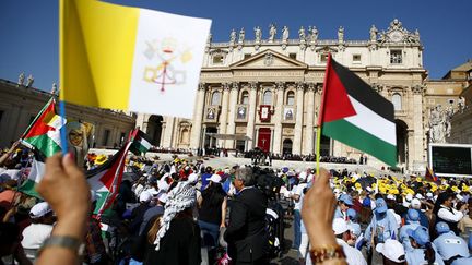 &nbsp; (Le pape François a canonisé dimanche deux Palestiniennes lors d'une cérémonie place Saint-Pierre © REUTERS/Tony Gentile)