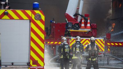 &nbsp; (Un important incendie en cours à l'usine Artois Métaux © MaxPPP)