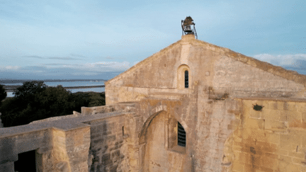 Occitanie : la plage de l'Espiguette et la cathédrale de Maguelone