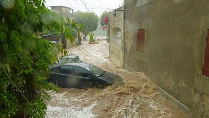 L'eau inonde les rues de Saint-Martin-d'Ardèche (Ardèche), le 9 août 2018. (MAXPPP)