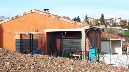 Le domicile de la mère de famille de 33 ans portée disparue,&nbsp;Delphine Jubillar à Cagnac-les-Mines (Tarn). (PASCALE DANYEL / RADIOFRANCE)