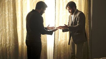 Jake Gyllenhaal dans le double rôle d'Adam et de son sosie dans "Enemy" de Denis Villeneuve
 (capelight pictures )