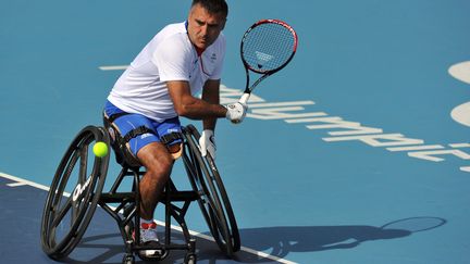 Le Fran&ccedil;ais St&eacute;phane Houdet, en demi-finale de tennis-fauteuil, au Jeux paralympiques de Londres, le 6 septembre 2012. (PAUL ELLIS / AFP)