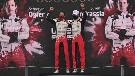 Sébastien Ogier et Julien Ingrassia sur le podium de Monza (MIGUEL MEDINA / AFP)