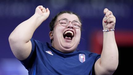 A ce moment-là, Aurélie Aubert se rend-elle compte que sa vie prend un autre tournant ? Le 2 septembre, elle devient la première médaillée française paralympique en boccia, et en or s'il vous plaît. Elle offre ainsi un énorme coup de projecteur sur sa discipline. (MATTEO CIAMBELLI / SIPA)