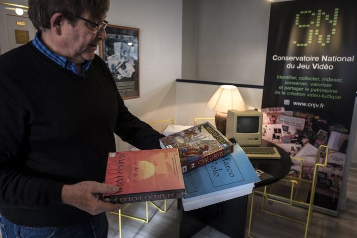 Conservatoire national du jeu vidéo de Chalon-sur-Saône : Bertrand Brocard (conservateur) au milieu de ses archives
 (JEAN-PHILIPPE KSIAZEK / AFP)