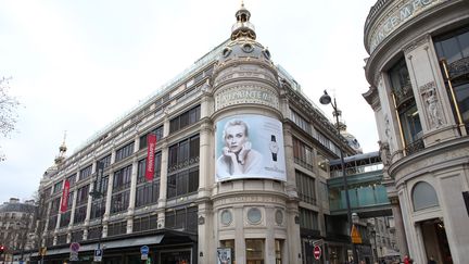 Selon l'Elys&eacute;e, le Qatar a d&eacute;j&agrave; investi 12 milliards d'euros ces cinq derni&egrave;res ann&eacute;es, avec le rachat &agrave; Paris du magasin Le Printemps &agrave; Paris. (THOMAS SAMSON / AFP)