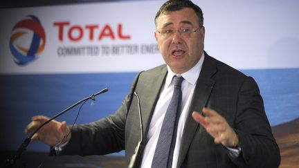 Patrick Pouyanné, PDG de Total, lors d'un discours dans les îles&nbsp;Shetland (Royaume-uni), le 16 mai 2016. (ANDY BUCHANAN / DIGITAL / AFP)