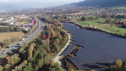 Énergie : le développement des panneaux photovoltaïques au bord des autoroutes