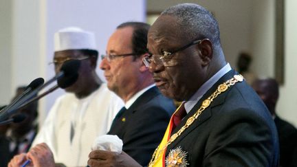 Le pr&eacute;sident malien, Ibrahim Boubacar Ke&iuml;ta, lors de la c&eacute;r&eacute;monie d'investiture de son mandat, &agrave; laquelle a assist&eacute; Fran&ccedil;ois Hollande, le 19 septembre 2013 &agrave; Bamako (Mali). (MAXPPP)