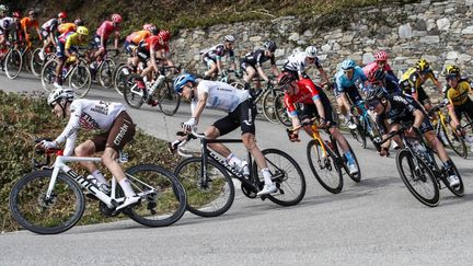 Clément Champoussin (AG2R Citroën Team) pris en chasse par Ilnur Zakarin (Gazprom - RusVélo) lors du Tour de Catalogne, le 22 mars 2021. (XAVIER BONILLA / NURPHOTO)