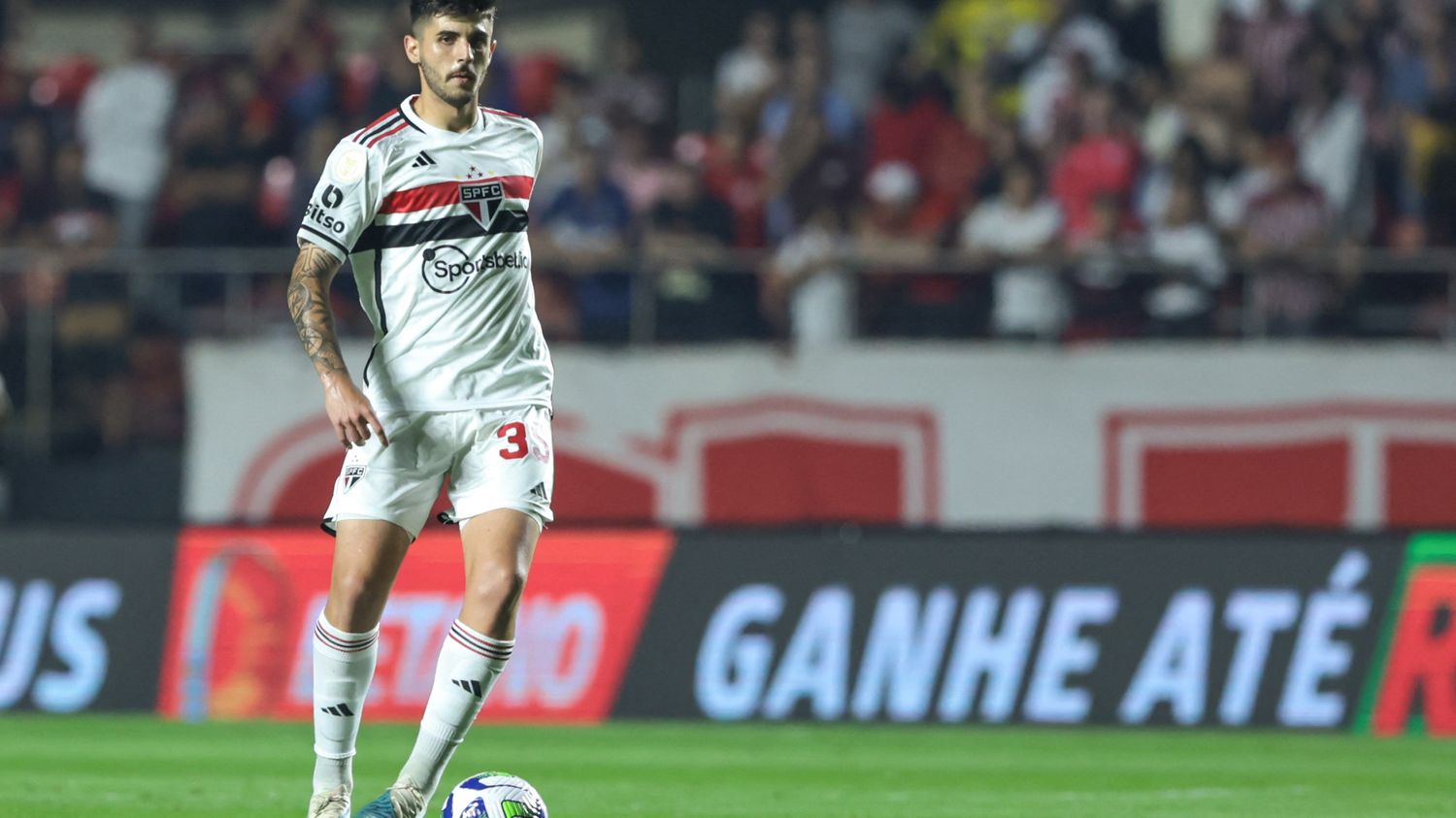 Quem é o novo brasileiro Lucas Peraldo no Paris Saint-Germain?