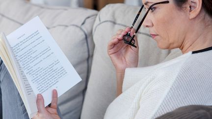 Les Français continuent à aimer la lecture.
 (B. BOISSONNET / BSIP)