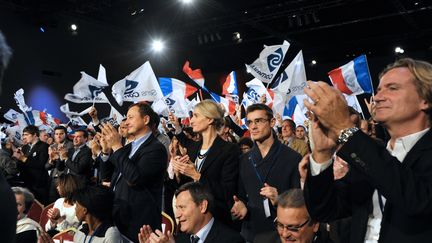 Des militants du mouvement Sens Commun lors d'un meeting à Paris, en novembre 2014. (DOMINIQUE FAGET / AFP)