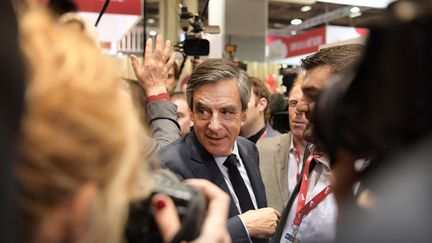 François Fillon, le 1er mars 2017, lors de sa visite du Salon de l'agriculture. (CHRISTOPHE ARCHAMBAULT / AFP)