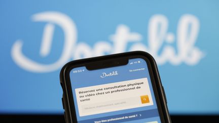 La plateforme Doctolib est devenue incontournable pour prendre un rendez-vous dans un centre de vaccination contre le Covid-19. (S?BASTIEN MUYLAERT / MAXPPP)