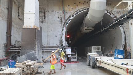 Les travaux du métro du Grand Paris, à Cachan (Val-de-Marne), le 23 juillet 2020. (LUDOVIC MARIN / AFP)