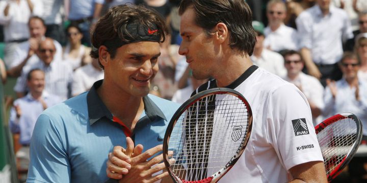 Roger Federer salue Tommy Haas à l'issue de la rencontre