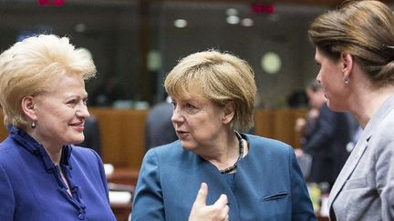 La présidente de Lithuanie Dalia Grybauskaite, la chancelière allemande Angela Merkel et la Première ministre de Slovénie, Alenka Bratuse.
 (News CN)