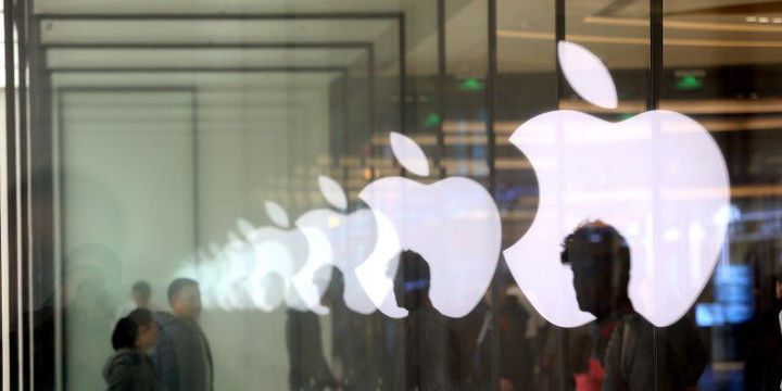 Magasin Apple store en Chine. Aux Etats-Unis, la moitié des 80.000 salariés de la firme créée par Steve Jobs travaillent dans les magasins de la marque. (Wang yadong / Imaginechina)