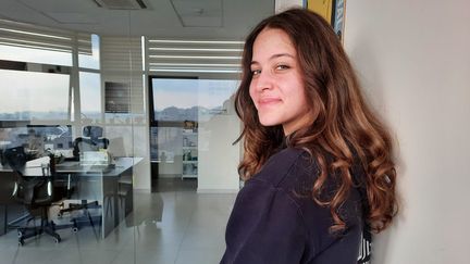 Janna Jihad dans les locaux d’Amnesty International à Ramallah. (FRÉDÉRIC MÉTÉZEAU / RADIO FRANCE)