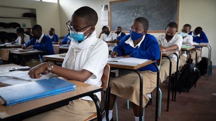 Des élèves du lycée Notre Dame de Citeaux à Kigali, au Rwanda, le 2 novembre 2020.&nbsp; (SIMON WOHLFAHRT / AFP)