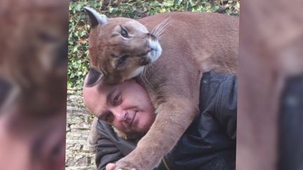 Une&nbsp;photo de Jack Muller et son puma postée sur Facebook, le 13 octobre 2016. (DR)