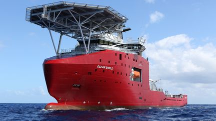 Le navire australien "Ocean Shield", le 4 avril 2014 dans l'oc&eacute;an Indien. (LSIS BRADLEY DARVILL / AUSTRALIAN DEFENCE / AFP)