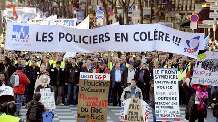 "Le&nbsp;malaise de la police, ça fait 10 ans qu'il est à son apogée", dénonce Perrine Sallé. En 2008, ils manifestaient déjà leur colère aux côtés des fonctionnaires hospitaliers et territoriaux.&nbsp; (BERTRAND GUAY / AFP)