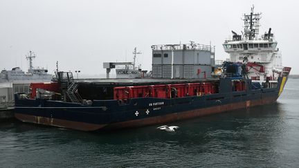 &nbsp;Le navire VN Partisan, affrété par l’agence européenne de sécurité maritime, équipé de matériel de lutte antipollution. (FRED TANNEAU / AFP)