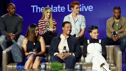 De gauche à droite, en haut : Anthony Mackie, Sabrina Carpenter, KJ Apa, en bas : Rina Hall, Russell Hornsby et Amandla Stenberg. Les acteurs "The Hate U Give" de George Tillman Jr présentaient hier le film au Festival du film de Toronto. 
 (AMANDA EDWARDS / GETTY IMAGES NORTH AMERICA / AFP)