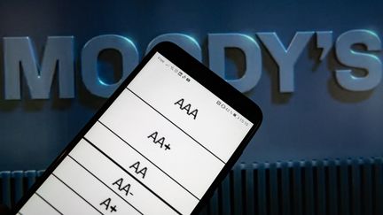 Moody's rating scales appear on a phone screen on April 26, 2024. (JEAN-MARC BARRERE / HANS LUCAS / AFP)