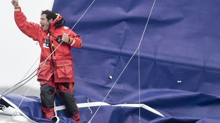 Clément Giraud lors de son arrivée aux Sables d'Olonne, le 16 février 2021. (SEBASTIEN SALOM-GOMIS / AFP)