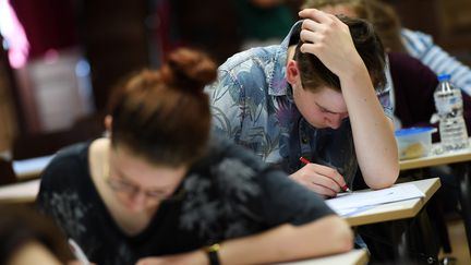 Des lycéens passent le baccalauréat de philosophie à Strasbourg, le 15 juin 2017. (FREDERICK FLORIN / AFP)