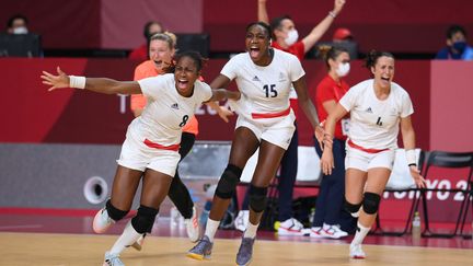 La France s'est qualifiée pour sa deuxième finale olympique consécutive en s'imposant face à la Suède en demi-finales des Jeux de Tokyo, le 6 août 2021. (FRANCK FIFE / AFP)