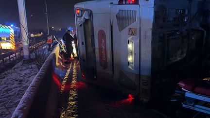 Tempête Caetano : un carambolage impliquant un bus fait plusieurs blessés sur l’A6B (France 2)