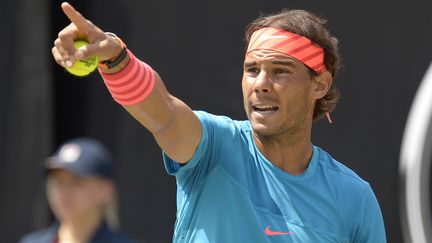 Rafael Nadal retrouve le goût de la victoire sur gazon cinq ans après. (THOMAS KIENZLE / AFP)