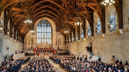 Les deux chambres du parlement présentent leurs condoléances au&nbsp;roi Charles III et à la&nbsp;reine consort&nbsp;Camilla&nbsp;à Westminster Hall, à Londres, le 12 septembre 2022. (JESSICA TAYLOR / AFP)