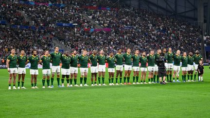 Les Springboks lors des hymnes, lors du match de poule de la Coupe du monde face aux Tonga à Marseille, le 1er octobre 2023. (PHILIPPE MAGONI/SIPA / SIPA)