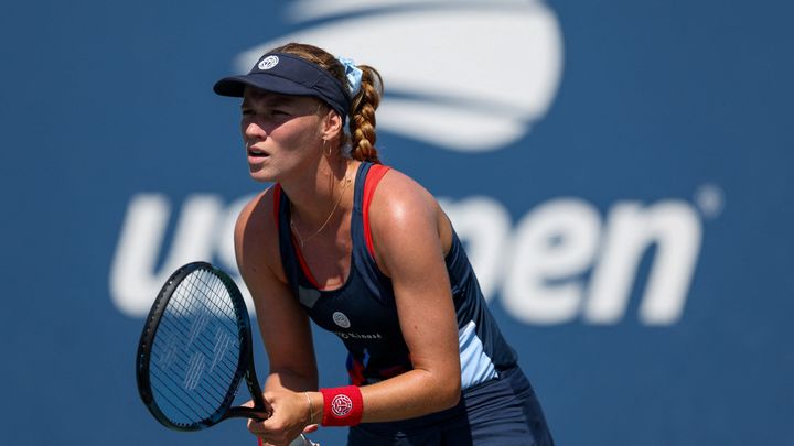 La joueuse française Jessika Ponchet lors du 1er tour de l'US Open de tennis, contre la Chinoise Saisai Zheng, le 27 août 2024. (SARAH YENESEL / MAXPPP)