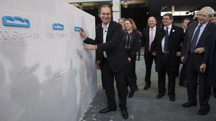 Le patron de Free Xavier Niel inaugure la Halle Frreyssinet, futur "incubateur num&eacute;rique". 40% des projets d'investissement soumis &agrave; Bruxelles par Paris concernent le num&eacute;rique. (IAN LANGSDON / POOL/ AFP)