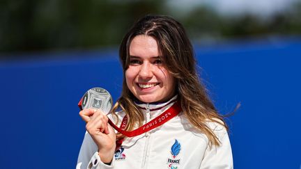 Un argent plus simple à savourer pour Heïdi Gaugain. Presque inconsolable après sa deuxième place sur la poursuite individuelle sur piste, la Française apprécie bien plus le même métal sur le contre-la-montre... sur route (C5), à Clichy-sous-Bois, mercredi 4 septembre. (ALEX WHITEHEAD / SIPA)