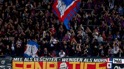 Les supporters du FC Bâle ne seront pas du voyage à Saint-Etienne. (KIERAN MCMANUS / BACKPAGE IMAGES LTD)