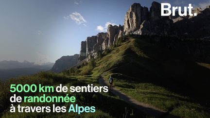 Ses 5000 kilomètres de sentiers répartis sur huit pays nous emmènent à travers les plus beaux cols des Alpes. C'est la Via Alpina.