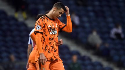 La déception de Ronaldo, battu avec la Juve par Porto (MIGUEL RIOPA / AFP)