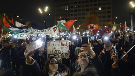 Des manifestants réunis à Saint-Denis (Seine-Saint-Denis) pour dénoncer la tenue du match France-Israël au Stade de France, le 14 novembre 2024. (IAN LANGSDON / AFP)