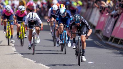 La Néerlandaise Lorena Wiebes emmène le sprint lors de la Ride London Classic, le 27 mai 2022. (Bob Martin / SIPA)